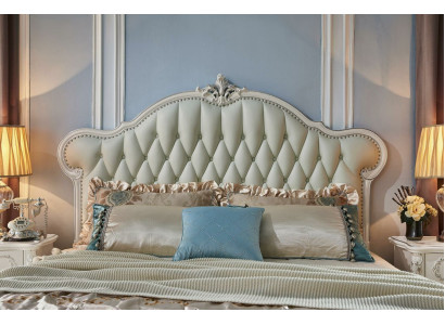 Luxe bed gestoffeerd bed Chesterfield designleren bed slaapkamer massief hout