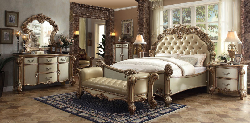 Klassiek bed in barok Chesterfield rococo stijl dubbel lederen hotel antiek.