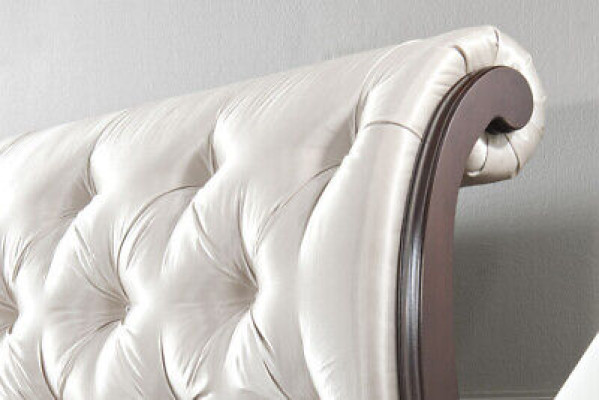 Chesterfield bed bedden tweepersoonsbed echtelijk bed Italiaanse meubels hout leer textiel