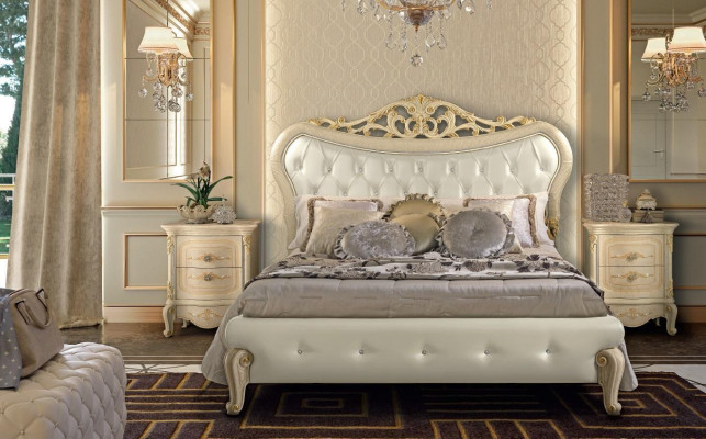 Chesterfield bed gestoffeerd design luxe tweepersoons hotelbedden Italiaans hout nieuw