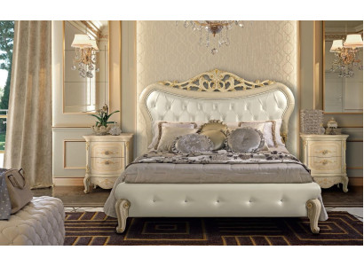 Chesterfield bed gestoffeerd design luxe tweepersoons hotelbedden Italiaans hout nieuw